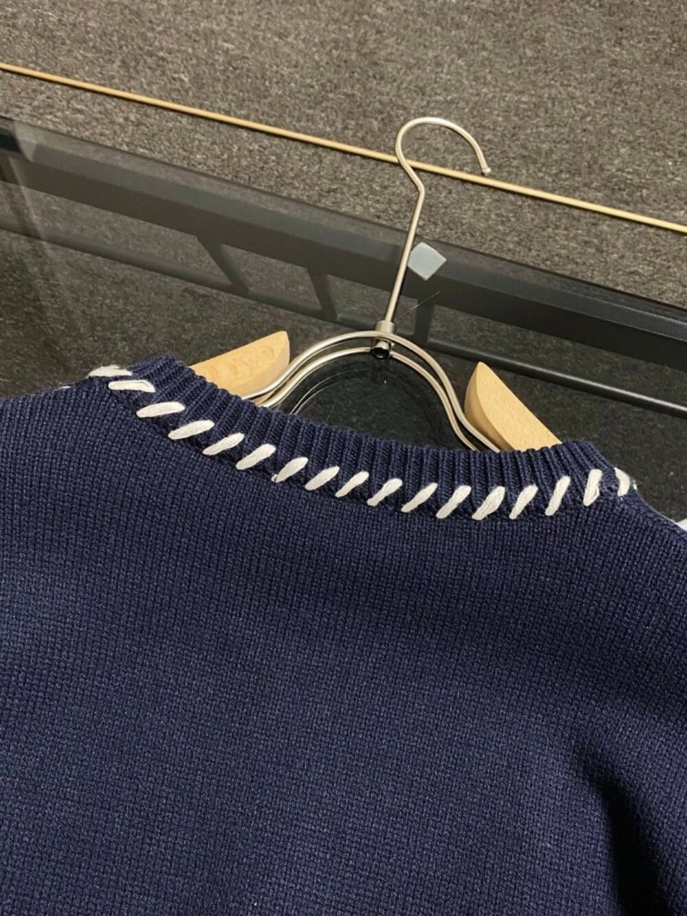 Ami Paris Heart Logo Crewneck Sweater - Picture 6 of 6